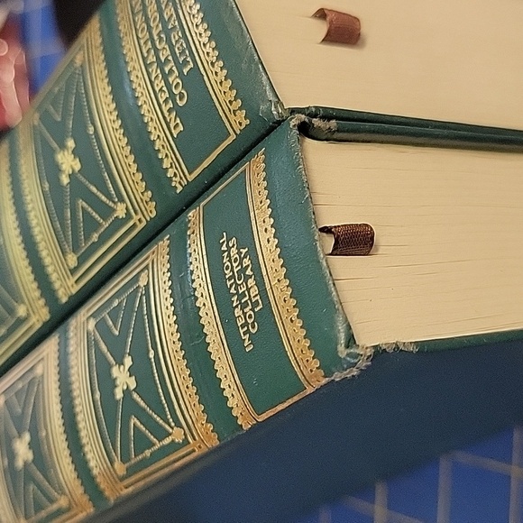 VTG Green Faux Leather Bound Classic Books Set of 2 Jane Eyre & The Thorn Birds - Picture 4 of 5